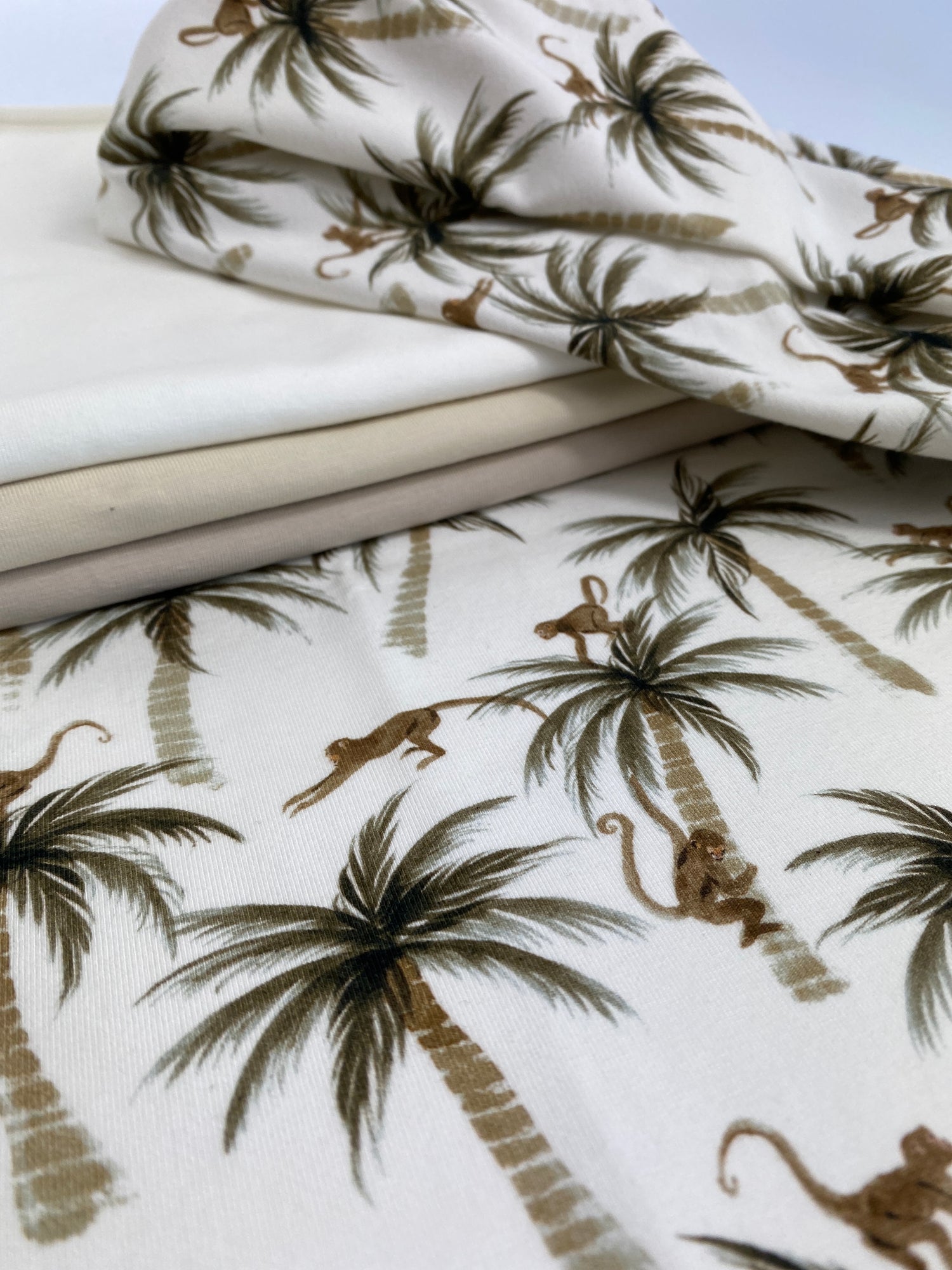 Palms and Monkey - Premium Baumwoll-Jersey