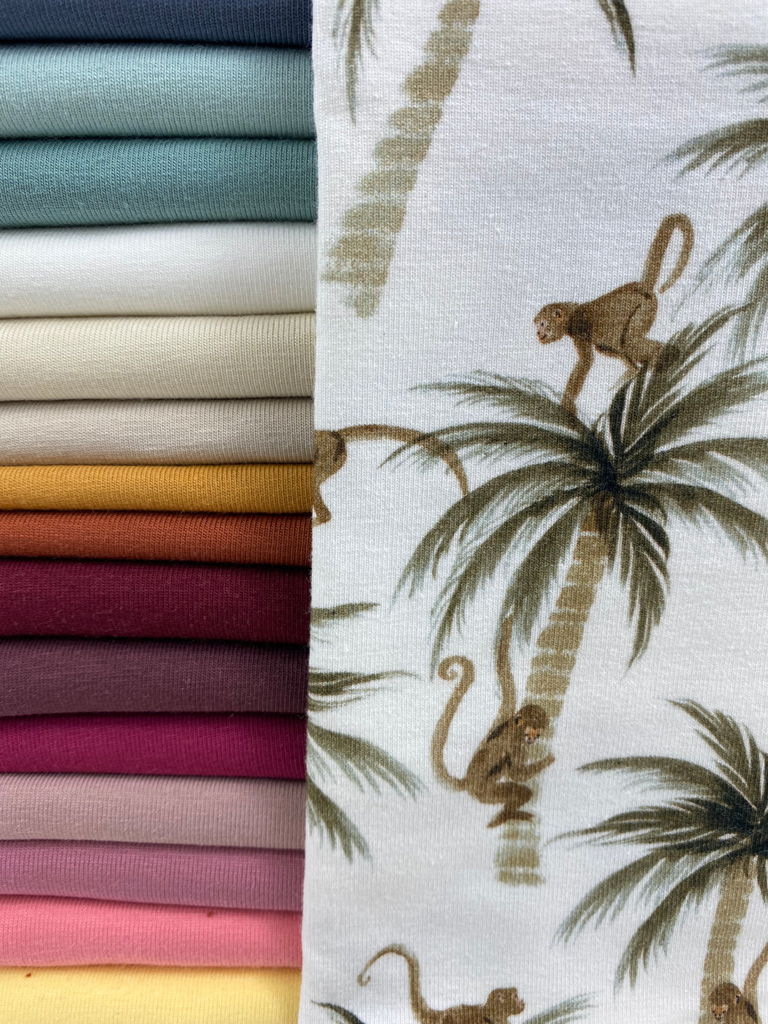 Palms and Monkey - Premium Baumwoll-Jersey