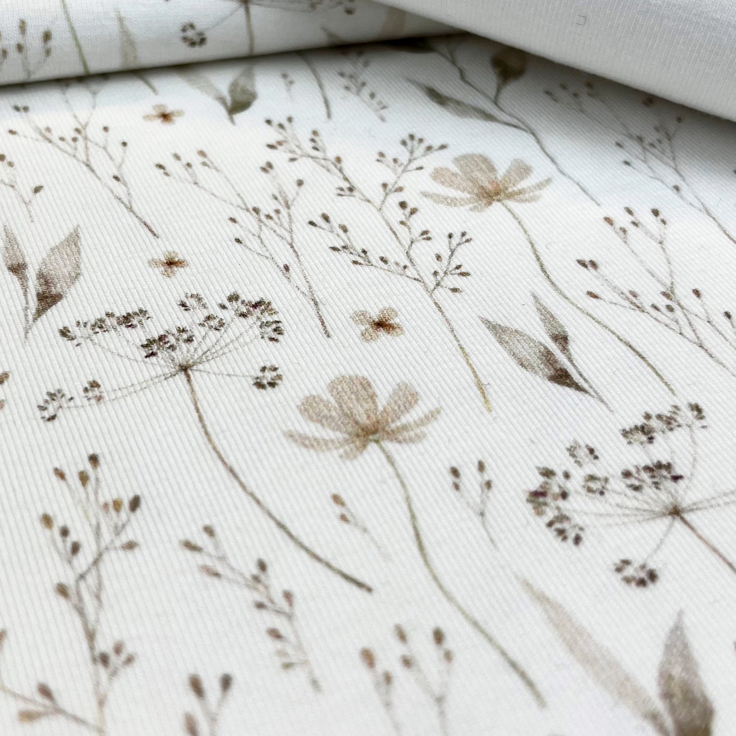 Beige Flowers - Baumwoll-Jersey