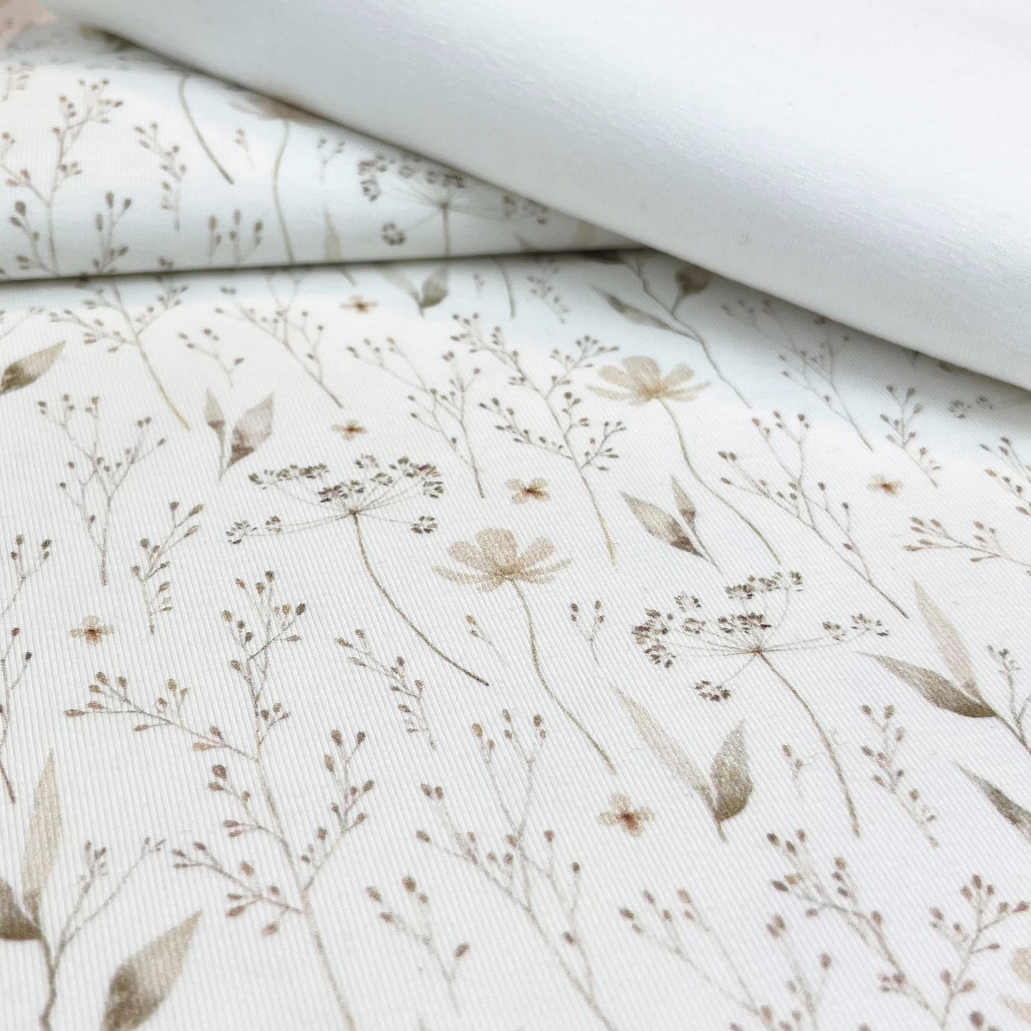 Beige Flowers - Baumwoll-Jersey